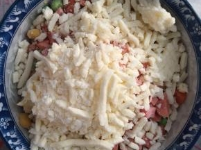 这是准备馅料：所有馅料放进大碗，拌匀