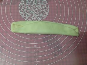 把下面的1/3向上折