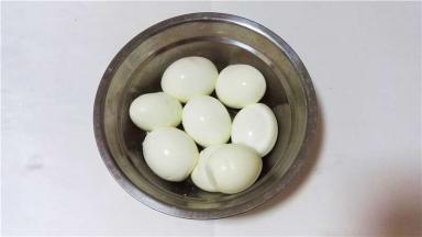 3.鸡蛋去壳，去鸡蛋膜；
