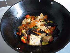 最后调味可根据自己的口感，决定是否放盐；个人感觉酱油的咸度就可以，也就未放盐