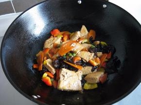 最后调味可根据自己的口感，决定是否放盐；个人感觉酱油的咸度就可以，也就未放盐