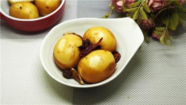 10.把汤汁和鸡蛋一起盛出，吃的时候把鸡蛋捞出。