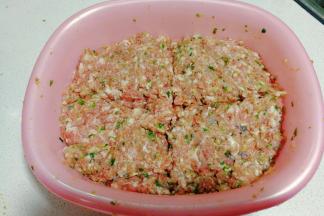 然后用筷子划十字均分4份；