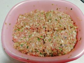 然后用筷子划十字均分4份；