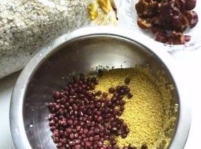 准备材料，红豆可以提前浸泡，也可以不泡