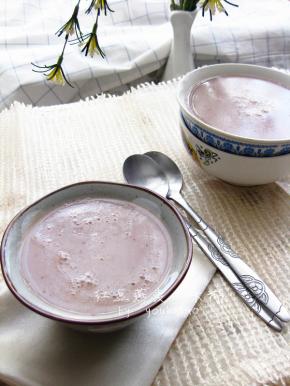 制作完成后，有提示音提醒，趁热倒出食用，有红枣加入，本身带有甜味