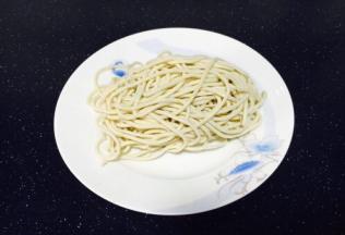 鲜面条150g。