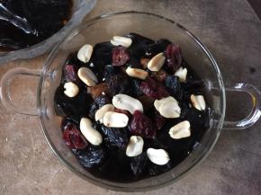 撒上炒香的花生仁