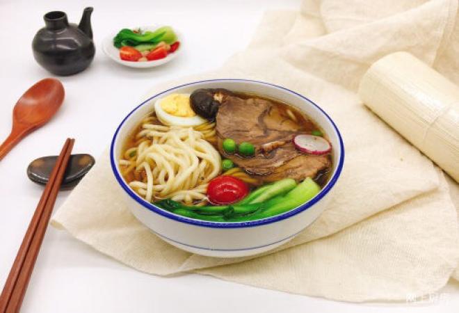 营养美味健康早餐 酱牛肉面