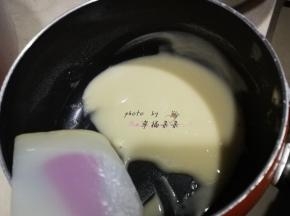 用刮刀拌匀
