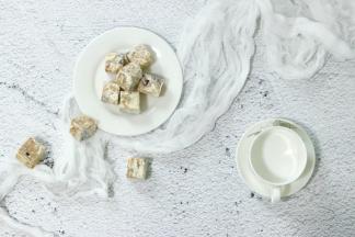 可以配茶或牛奶等热饮同食，风味更佳