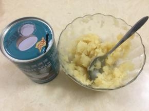 准备椰浆和榴莲肉