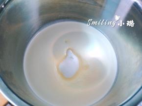 淡奶油加细砂糖打发