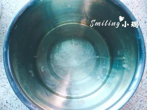 蛋白和蛋黄分离后，蛋白入冰箱冷冻