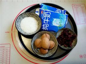 
1.将所需食材准备好。