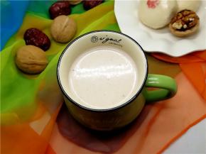 11.如果喜欢浓郁的口感可以直接饮用，喜欢稍清爽的可以加入50克凉开水拌匀即可。