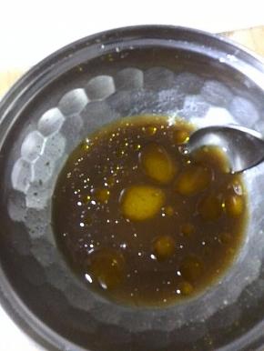 放入糖、味精、橄榄油，调拌均匀