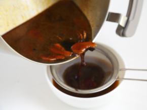 11.过滤掉渣子，酱汁留用。
