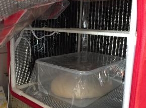 面团收光后放温暖环境中发酵30~40分钟