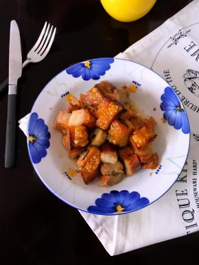 肉酥皮脆，香气四溢的烤肉。