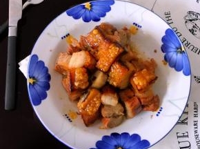 肉酥皮脆，香气四溢的烤肉。