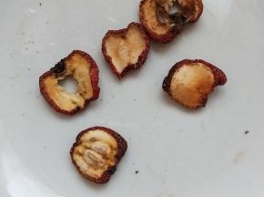 为了让鸡肉熟的快放几颗山楂