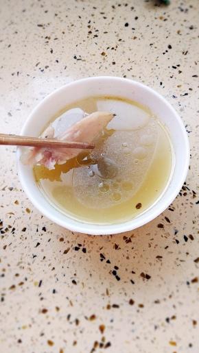 盛一碗很鲜的汤