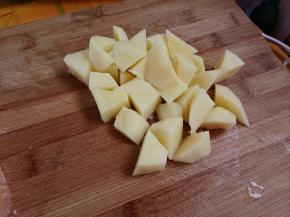 土豆，胡萝卜，洋葱切块