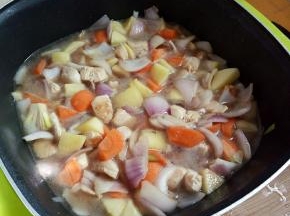 加入一碗热水煮个五分钟