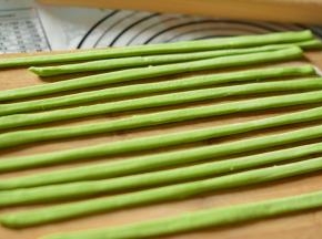 面条很有劲道，可以稍微拉拉。