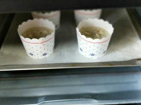 去烤箱中层，180度烤25分钟。【具体时间根据自家烤箱性能另定】