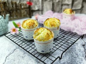 戴上隔热手套取出烤盘，特别美味。