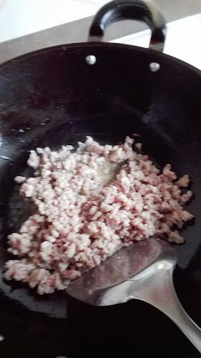 稍微炖煮一下，让酒精挥发掉