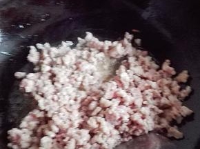 稍微炖煮一下，让酒精挥发掉