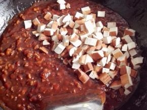 放入豆腐干丁