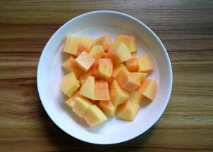 木瓜去皮去籽切块