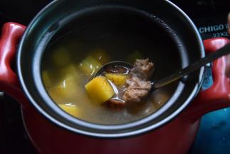 再大火烧开转小火煲1小时20分钟，最后下盐就可以喝了