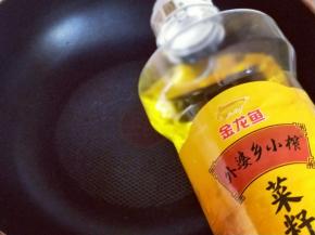 加入食用油。