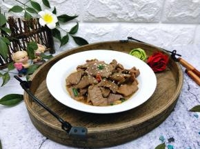 盛出撒上葱花饼熟白芝麻。