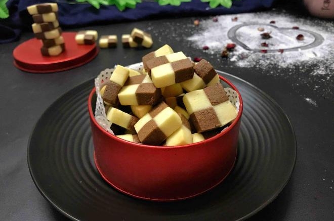 双色棋格小饼干