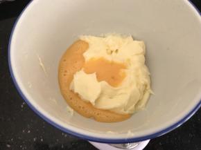 入25g全蛋液，可以分2次加入更好