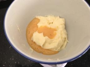 入25g全蛋液，可以分2次加入更好