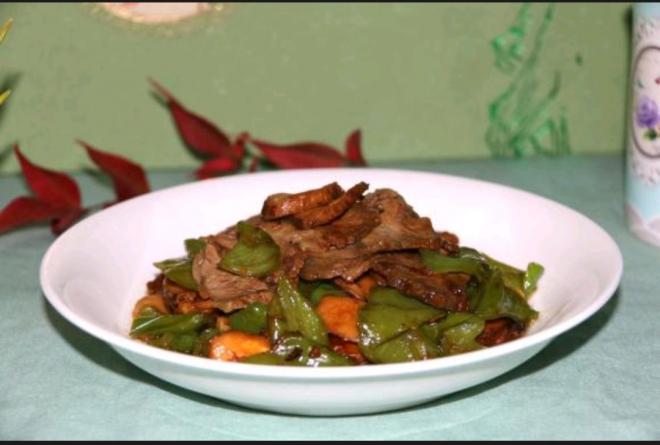 青椒花菇炒牛肉