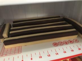 全部粘合好，再次送入冰箱冷冻20-30分钟定型