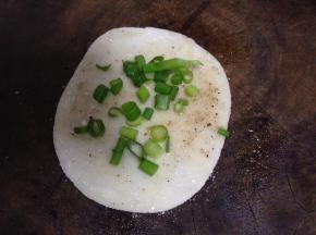 撒少许葱碎