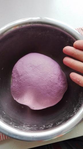 揉成较软的光滑的面团