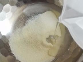 鱼胶粉用凉开水浸泡