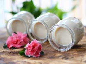 完全放凉后放入冰箱冷藏，冷藏后的口感极佳