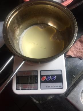 牛奶和色拉油放一起