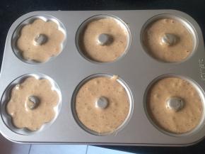 倒入模具，喜欢甜甜圈模具，试试看